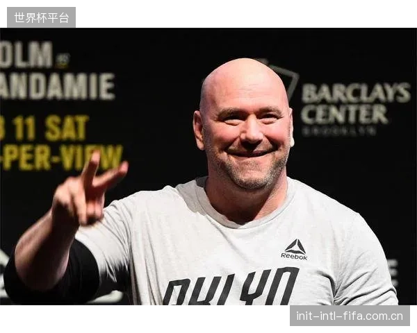 白大拿与赫恩的公开矛盾升级，核心是争夺顶级格斗明星的跨界商业代理权。